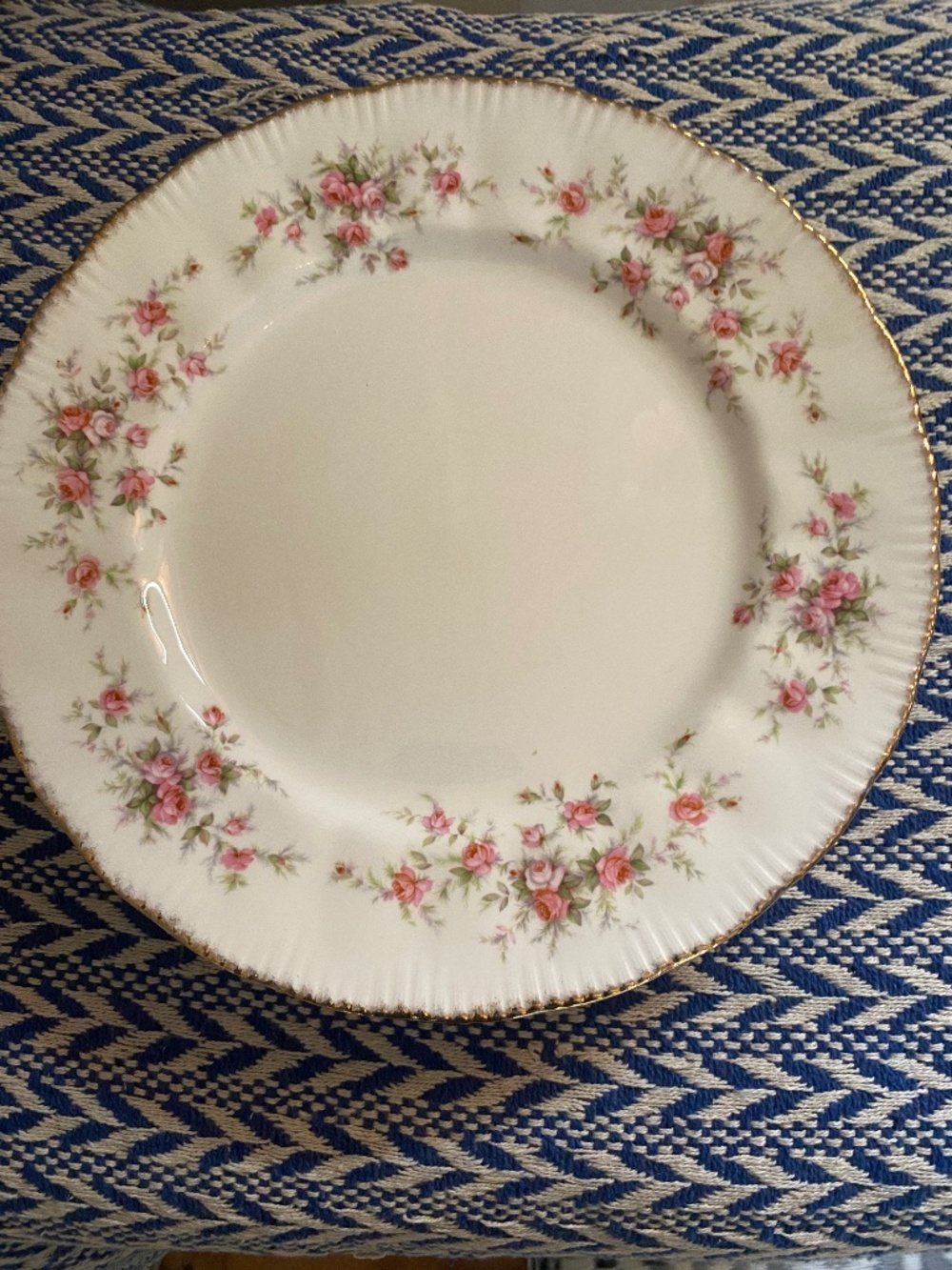 Paragon Victoriana Rose pattern, set of 5 fine bone china dinner plates
